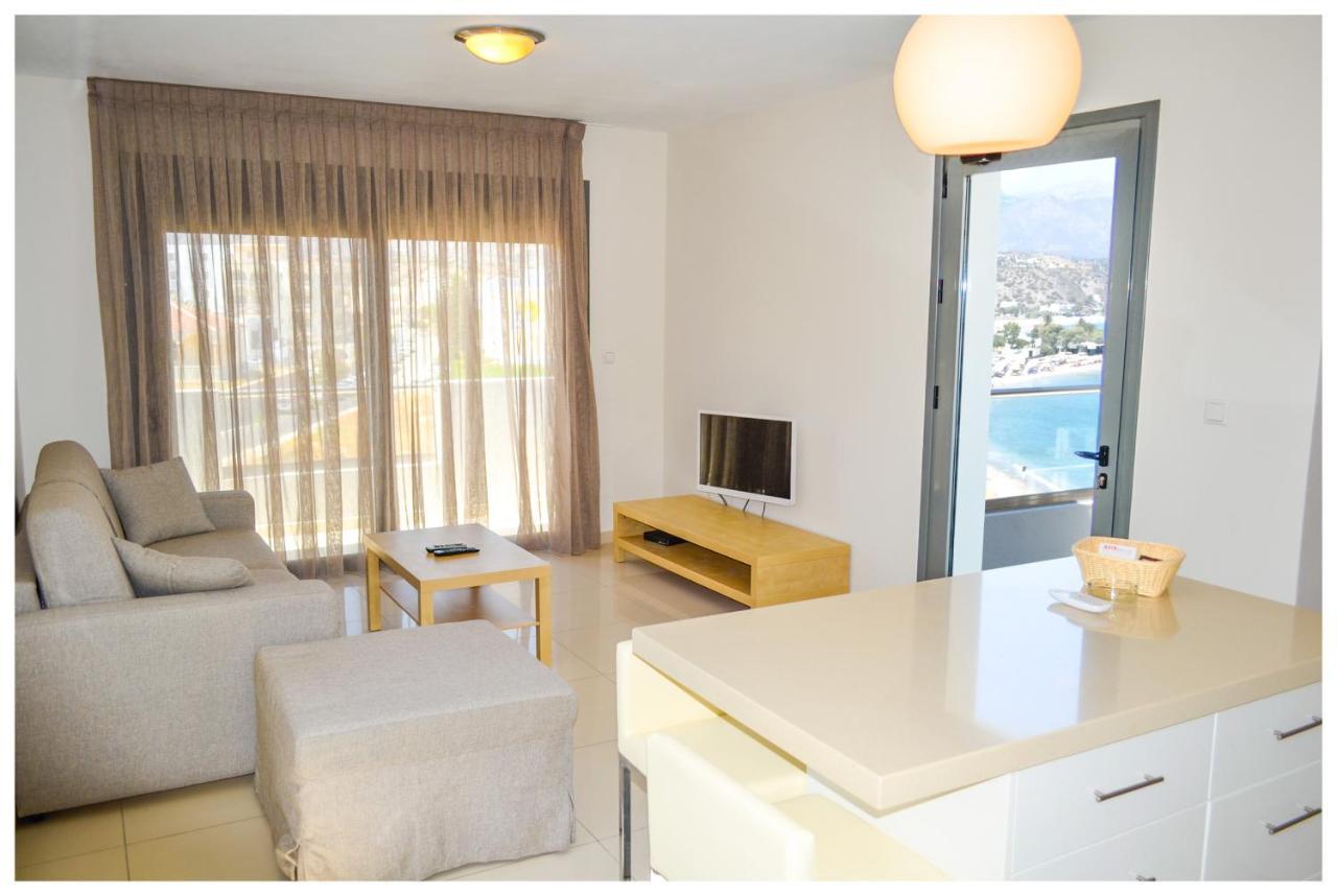 Potideon Bay Luxury Apartments 卡尔帕索斯 外观 照片
