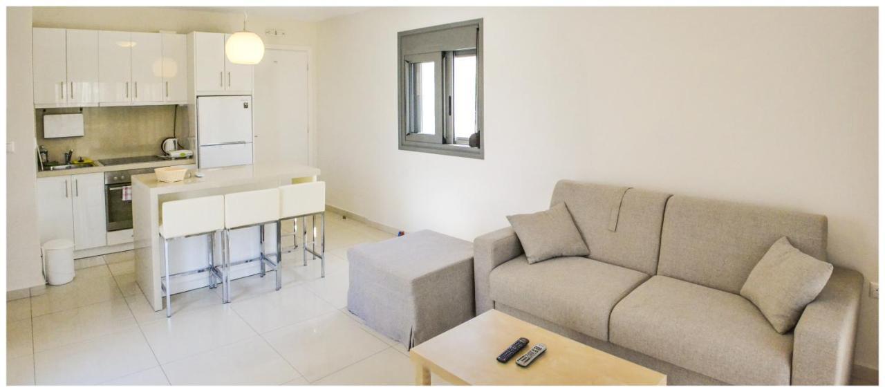 Potideon Bay Luxury Apartments 卡尔帕索斯 外观 照片