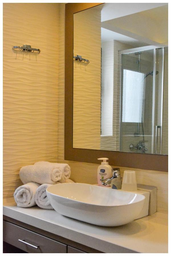Potideon Bay Luxury Apartments 卡尔帕索斯 外观 照片